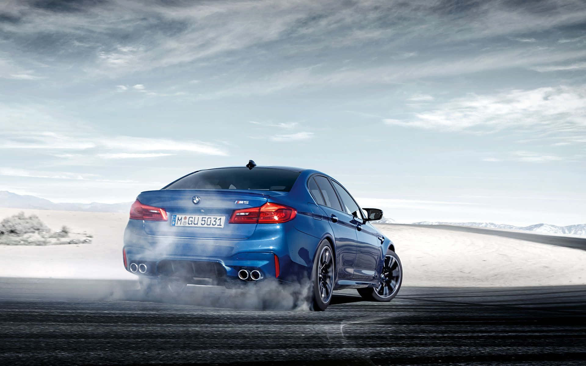 720p M-serie bakgrunn blå BMW M5 i snøen Bakgrunner
