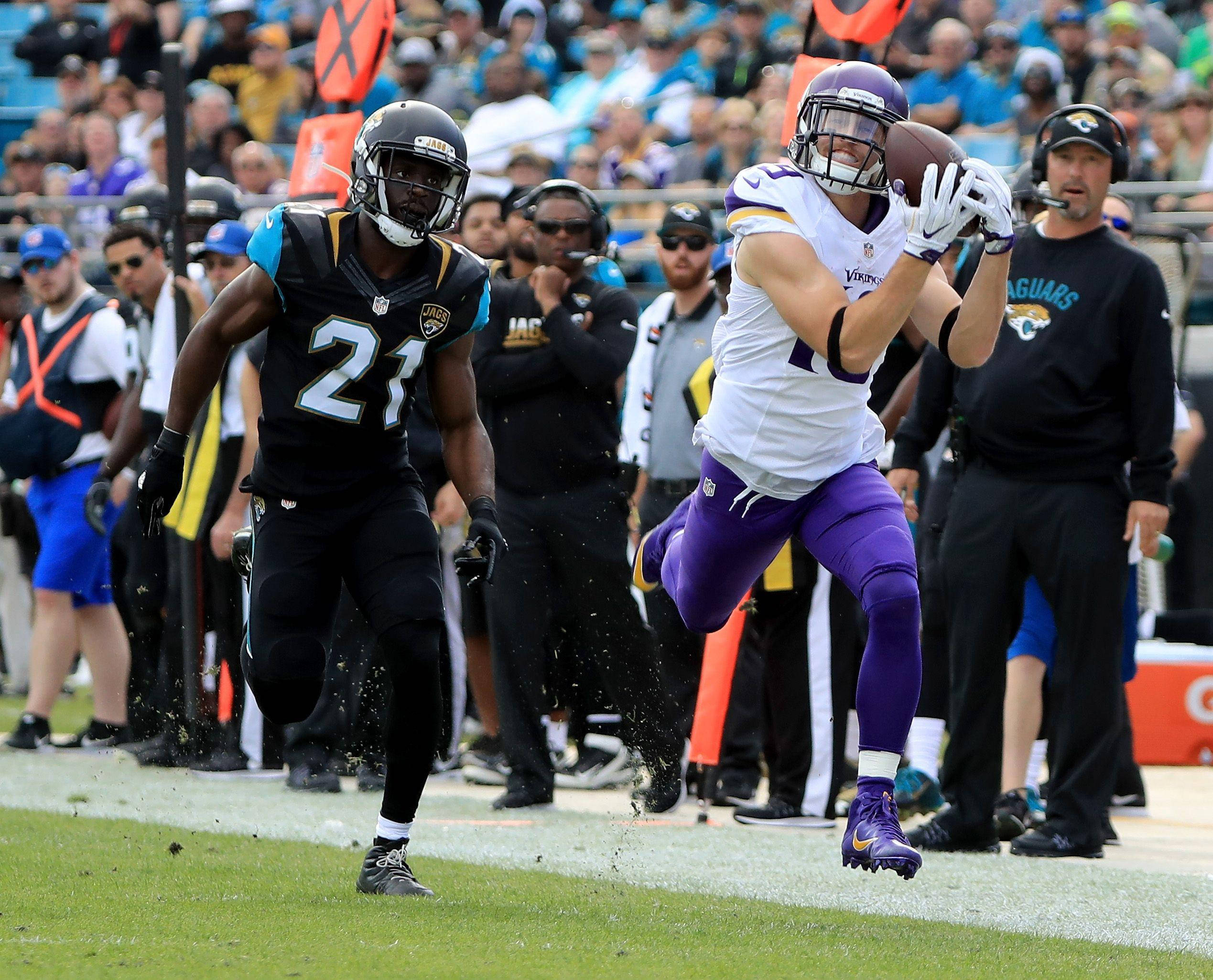 Adam Thielen mot Washington Commanders Bakgrunner