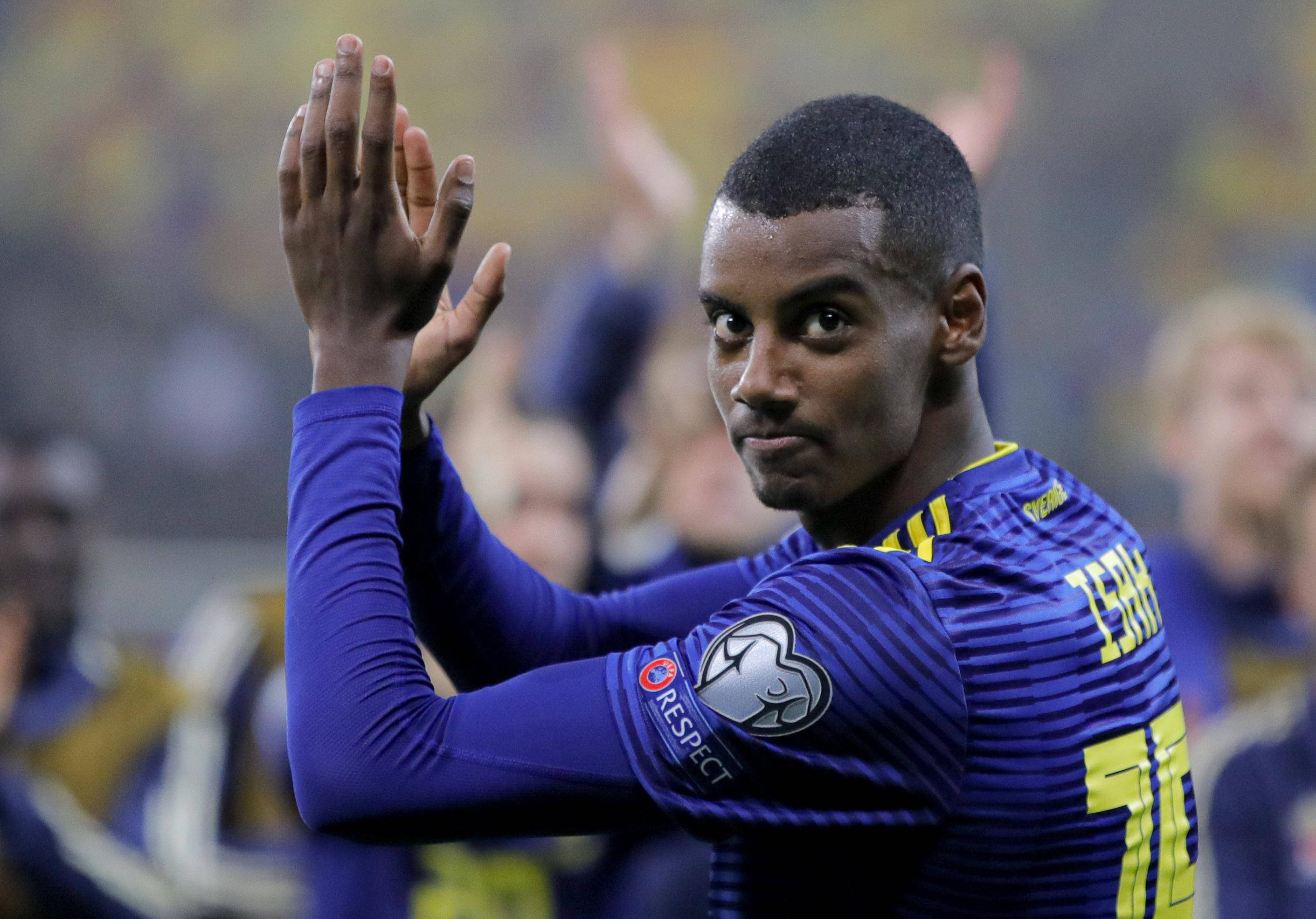 Alexander Isak klapper nærbilde Bakgrunner
