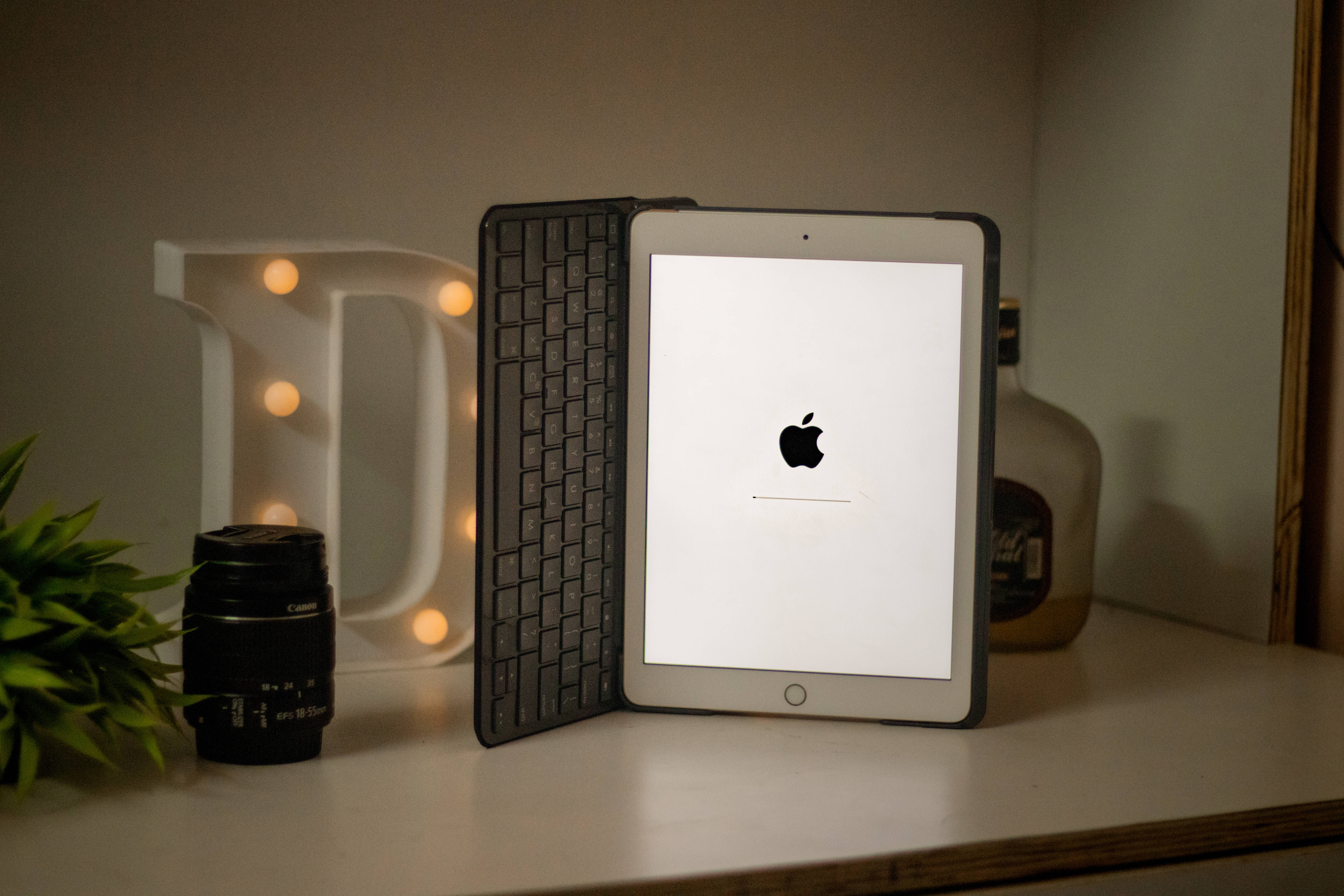 Apple iPad Pro med tastaturtilbehør Bakgrunner