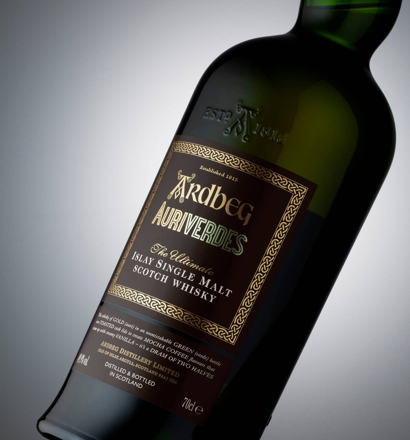 Ardbeg Auriverdes Whiskyflaske Bakgrunner