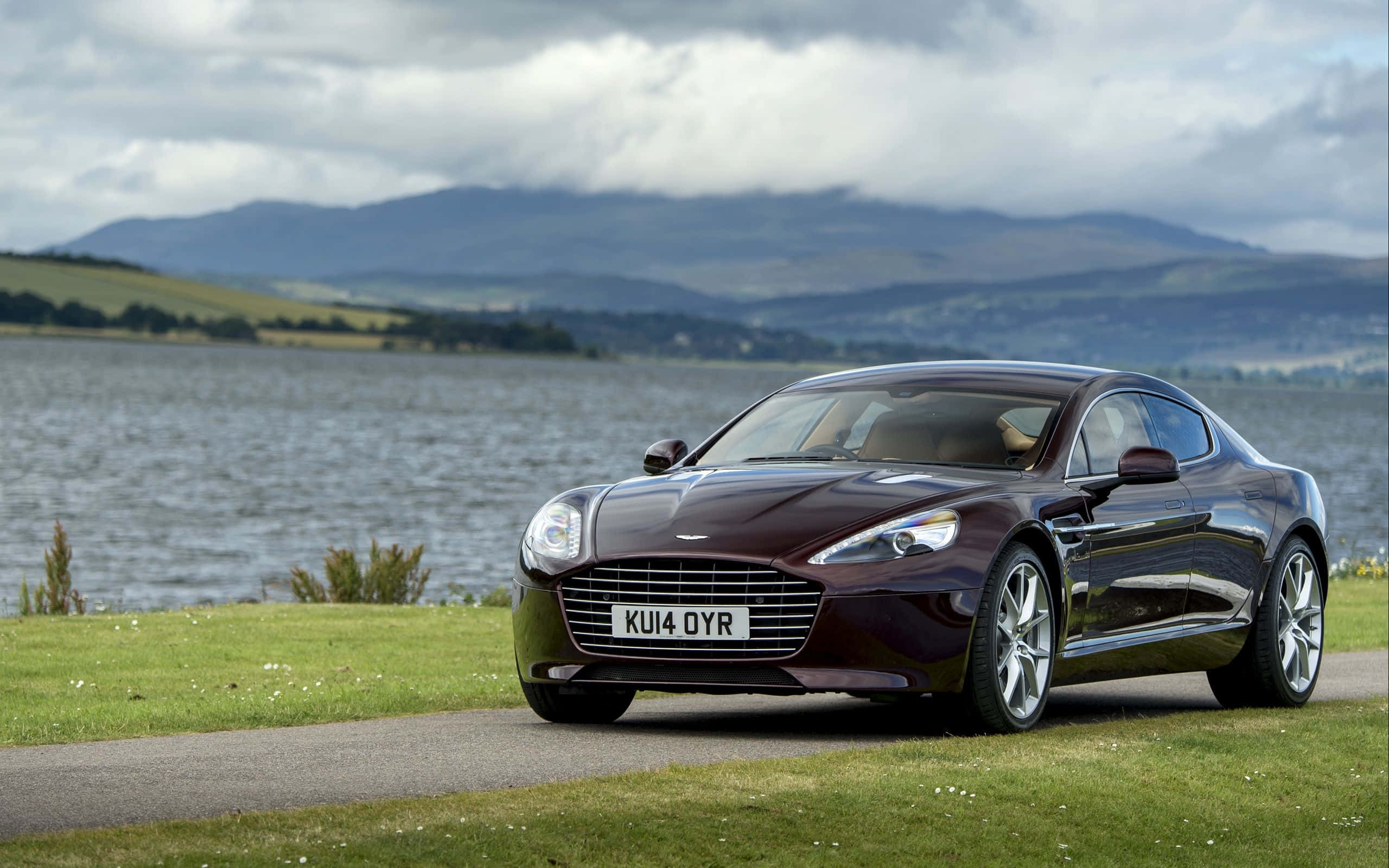 Aston Martin Rapide S på veien Bakgrunner