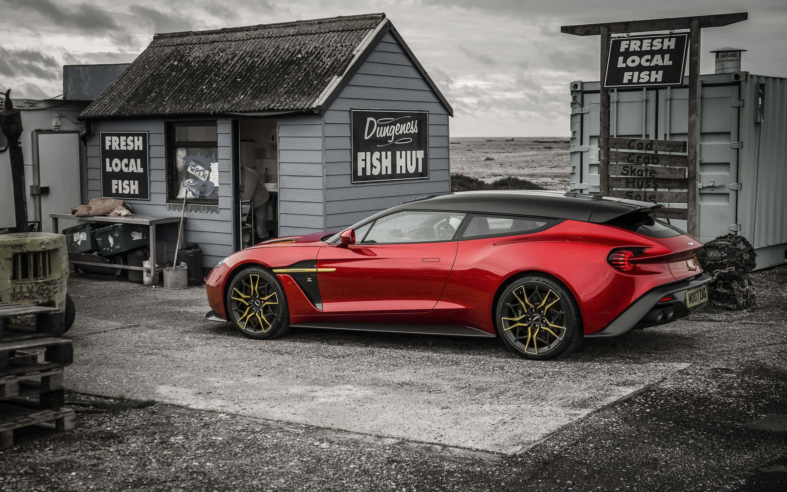 Aston Martin Vanquish i et fortryllende landskap Bakgrunner