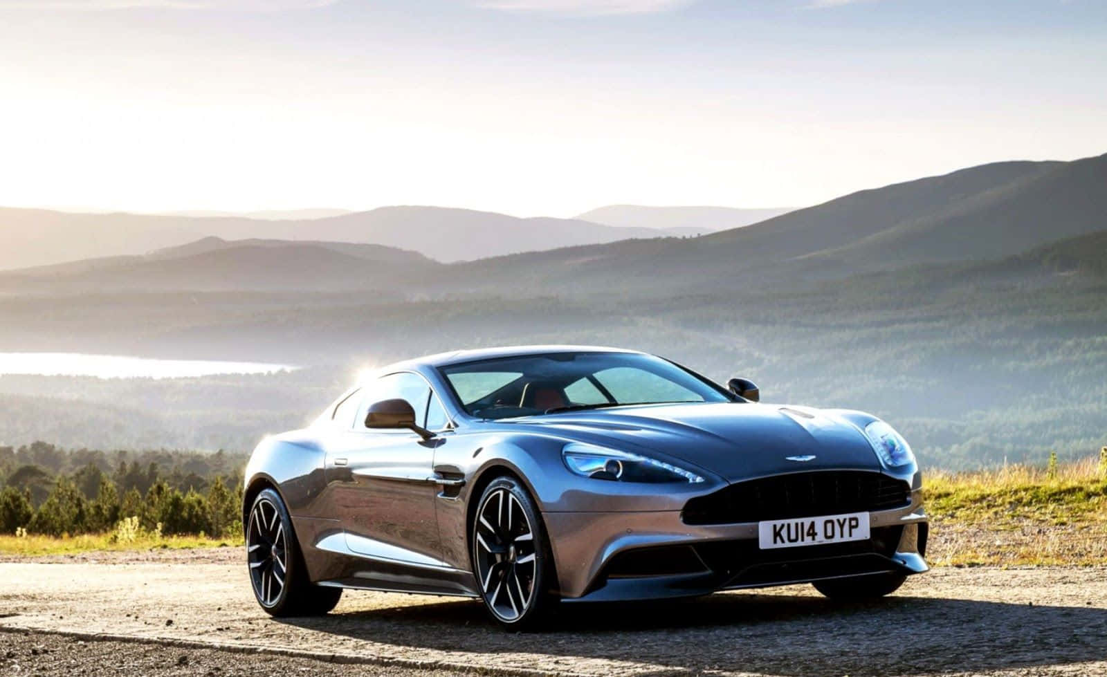 Aston Martin Vanquish - Luksus og ytelse utløst Bakgrunner