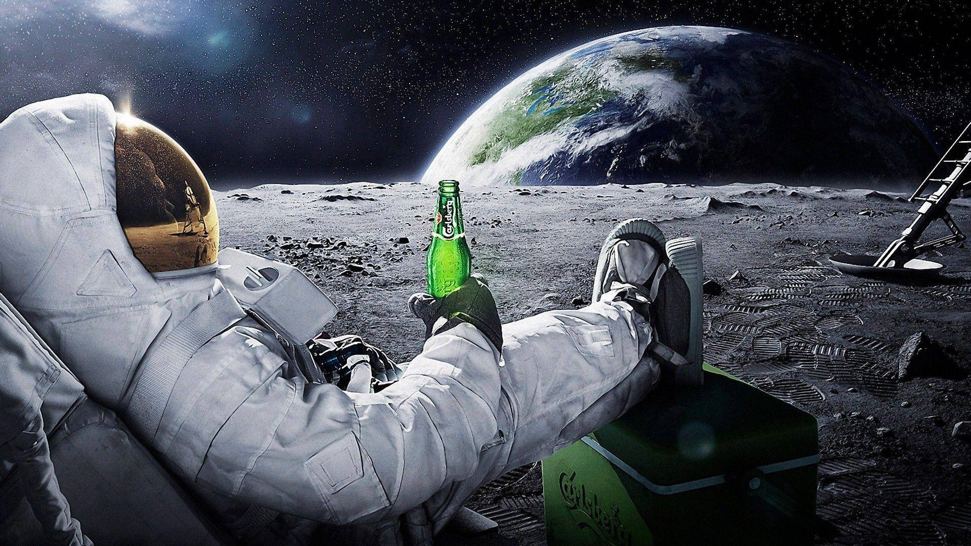 Astronaut drikker kuleste skrivebord Bakgrunner