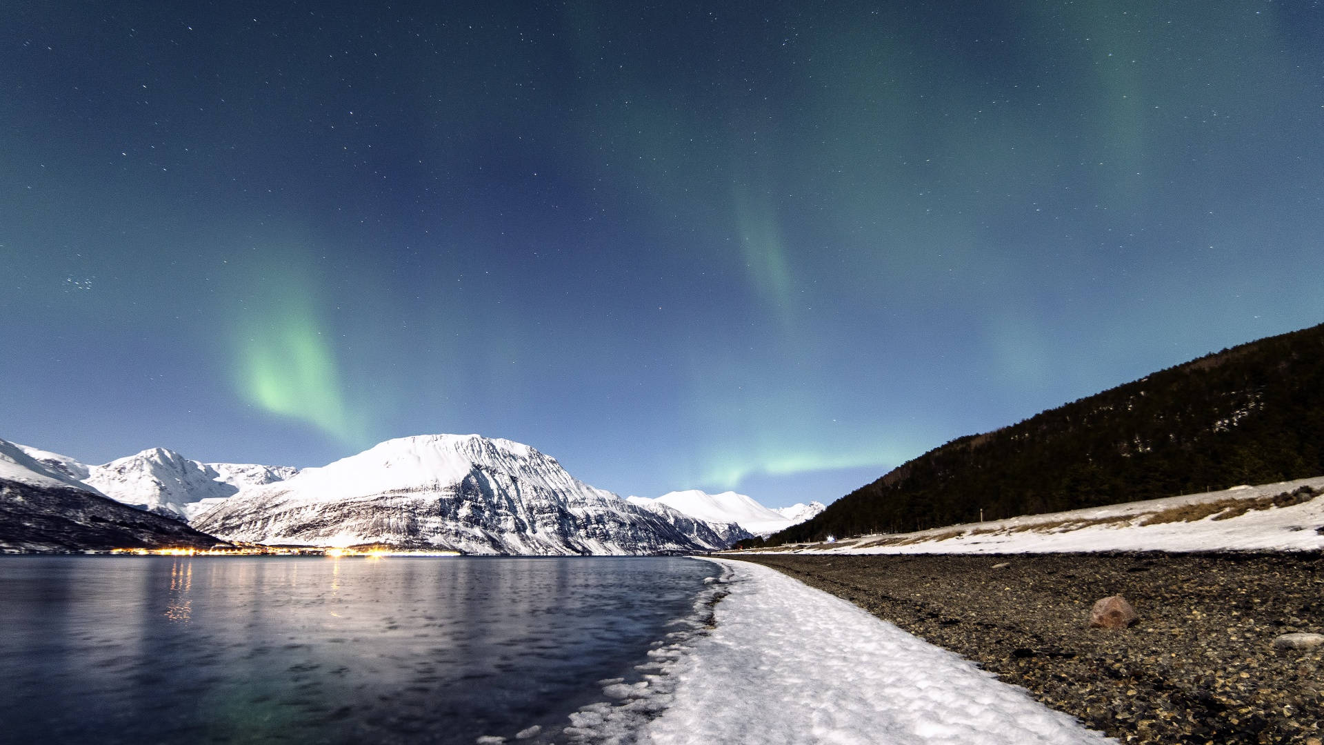 Aurora Borealis i Vinterestetikk Bakgrunner