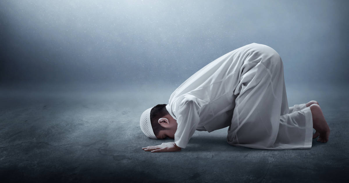 Bedende gutt i islamsk bønnestilling Bakgrunner