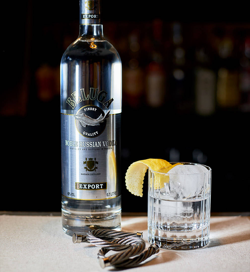 Beluga Vodka Drikk Med Sitronskall Bakgrunner