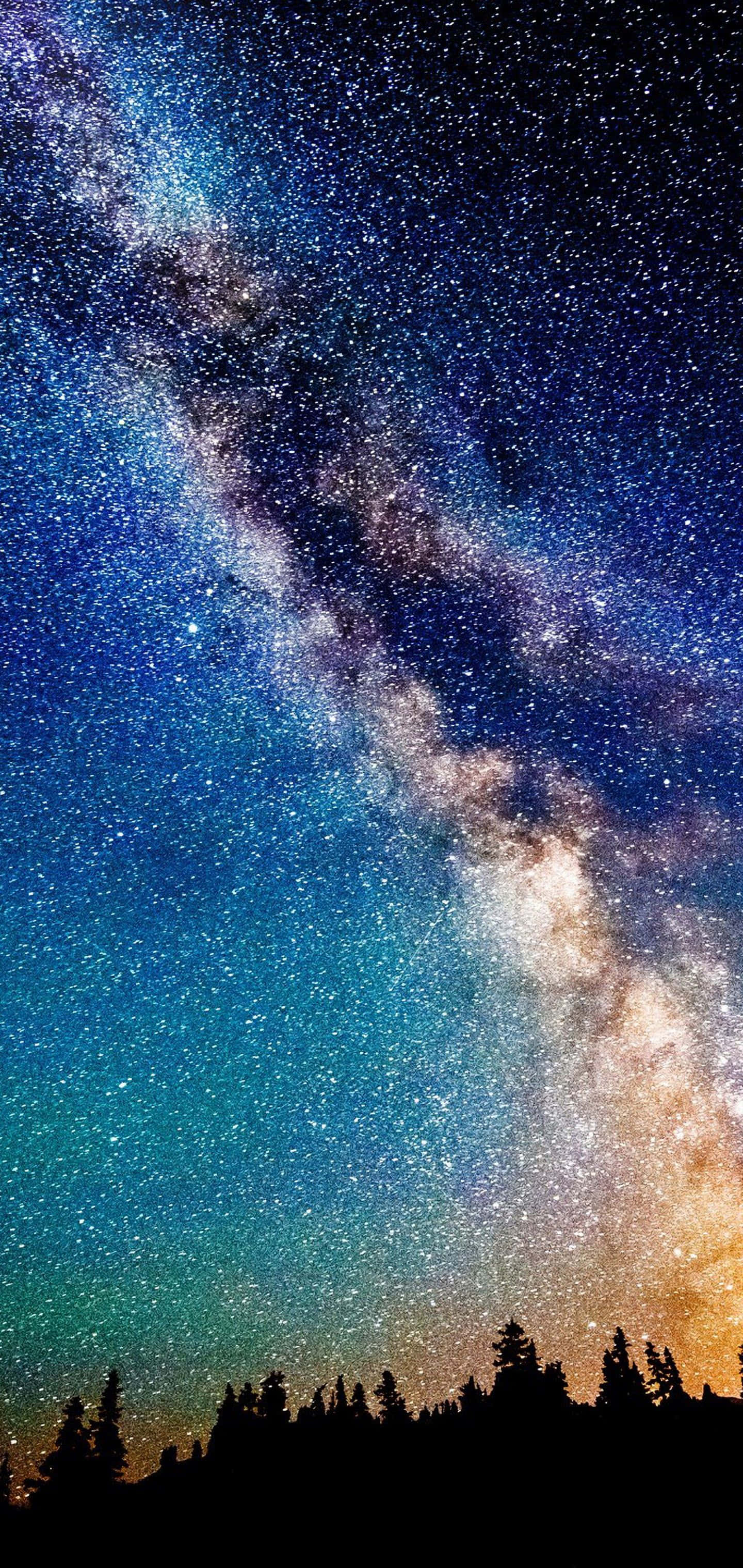 Beundre den endeløse avgrunnen i Galaxy Sky Bakgrunner
