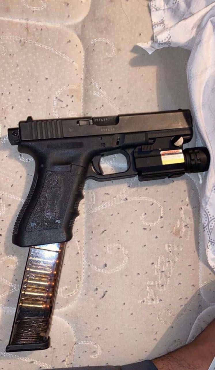 Bilde av en montert pistol Bakgrunner