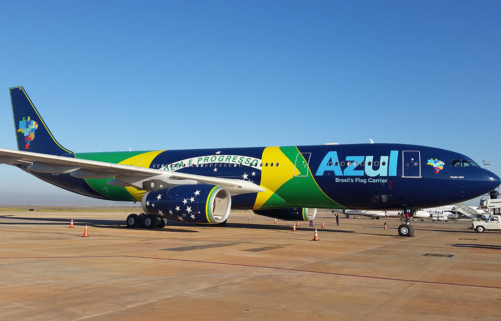 Bildetekst: Det majestetiske nattlige avgangen til Azul Airlines Bakgrunner