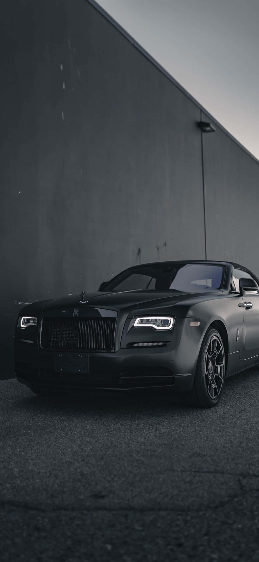 Bildetekst: Eleganse personifisert - Rolls Royce Phantom Bakgrunner