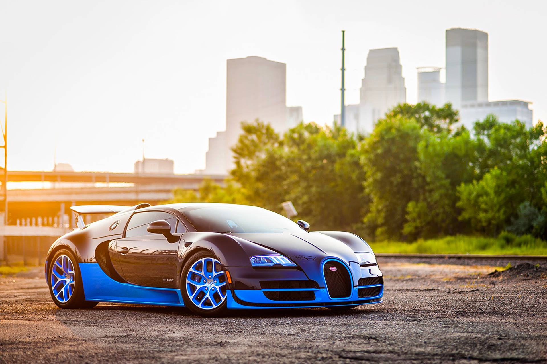 Blå Bugatti Veyron ved soloppgang Bakgrunner