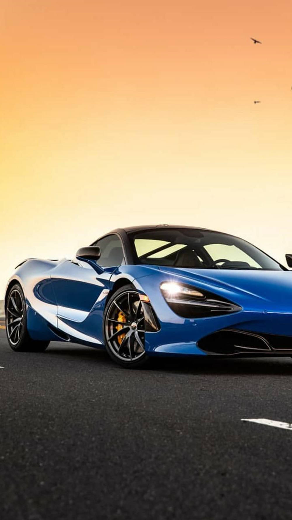 Blå McLaren 720S i solnedgang for telefon Bakgrunner