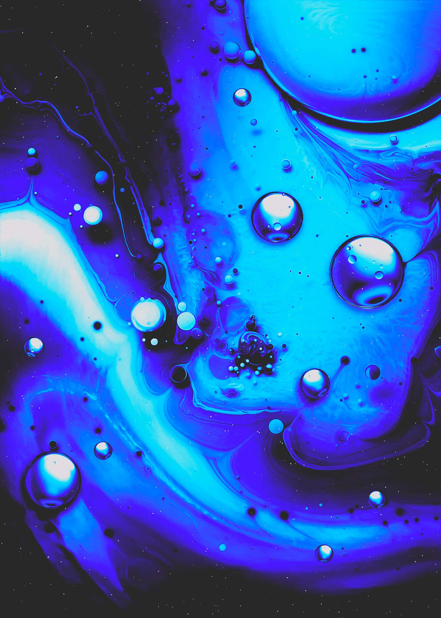 blå vanndråper på en blå bakgrunn Bakgrunner