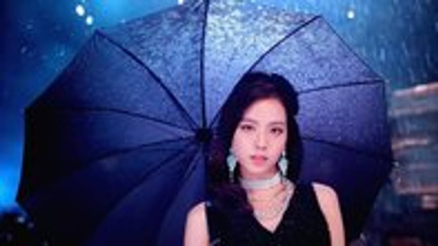Blackpinks Jisoo i musikkvideoen til «Ddu-Du Ddu-Du» Bakgrunner