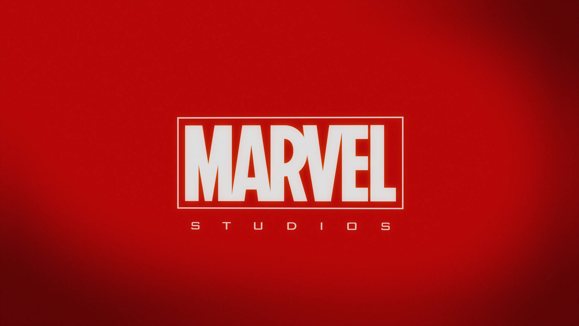Marvel Studios font-tittel og farge på ren rød bakgrunn.