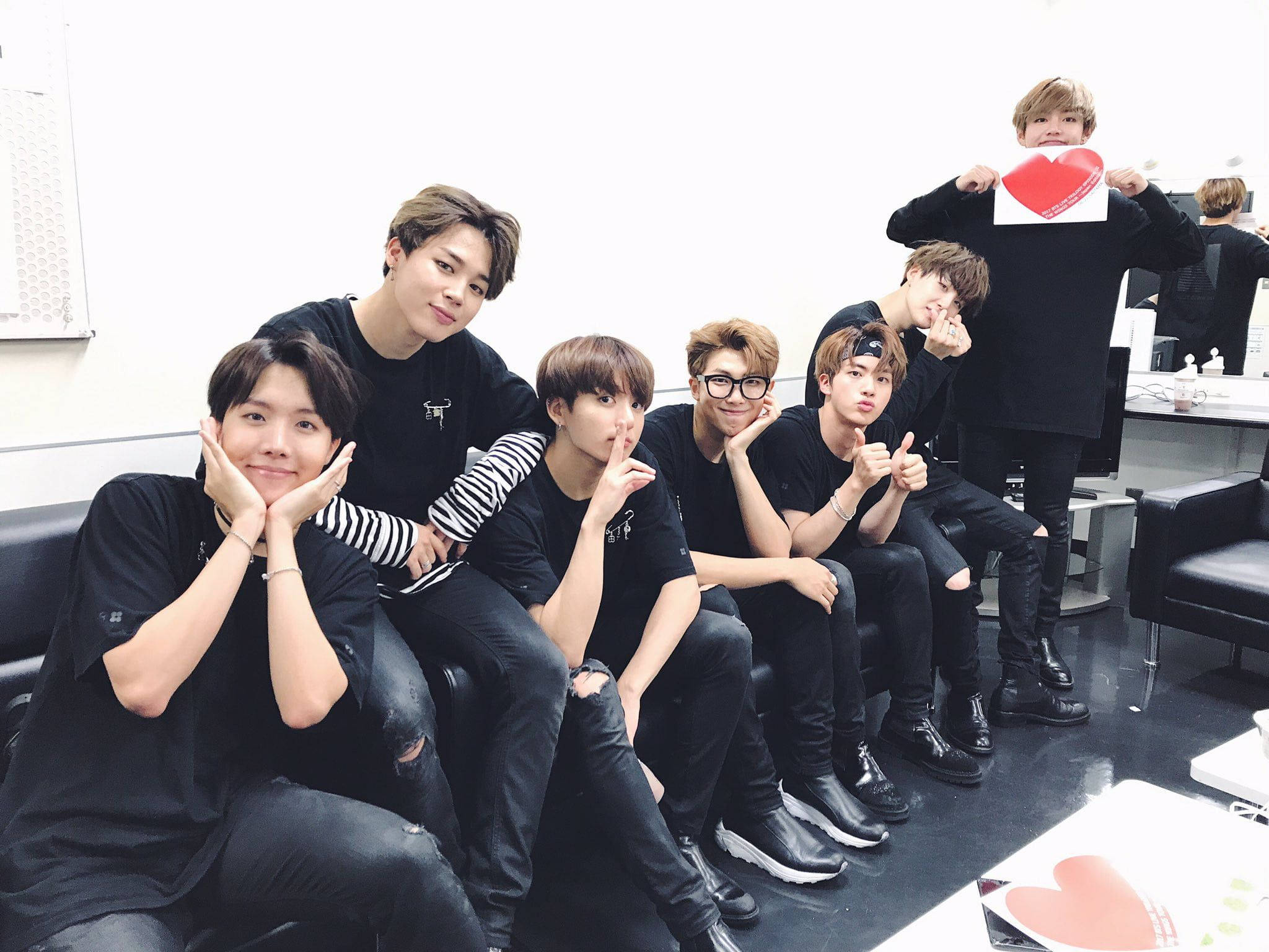 BTS 2021 Desktop - Harmoni av popkulturikoner Bakgrunner