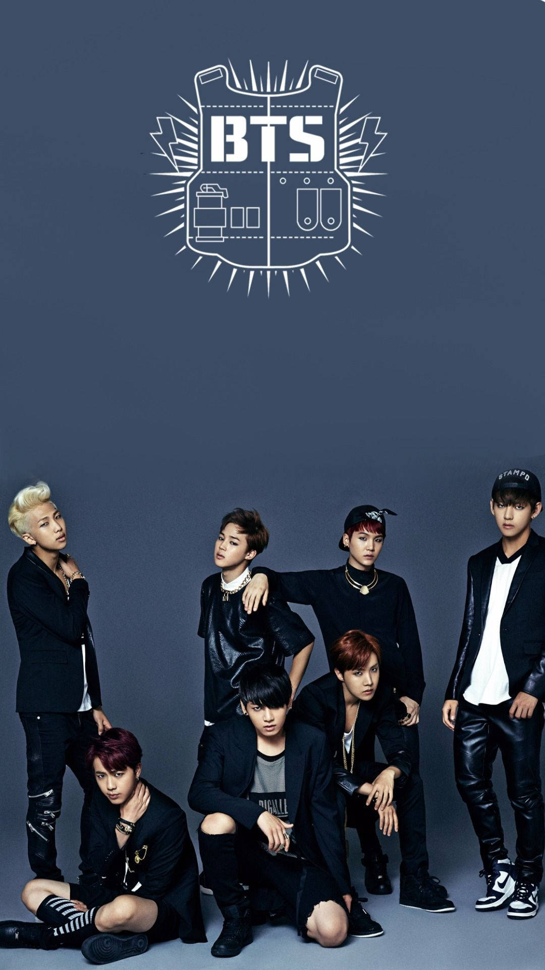 BTS boyband-medlemmer V, Jungkook, Jimin, Suga, Jin, RM og J-Hope i svarte uformelle klær.