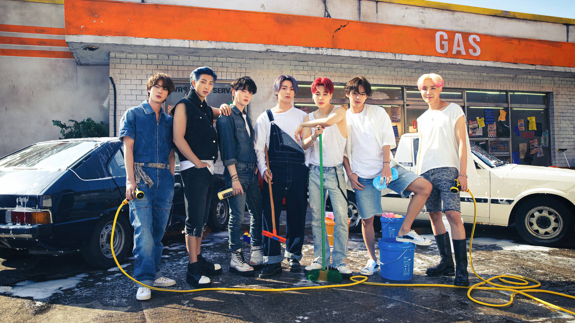 BTS-gruppebilde ved bilvaskstasjonen Bakgrunner