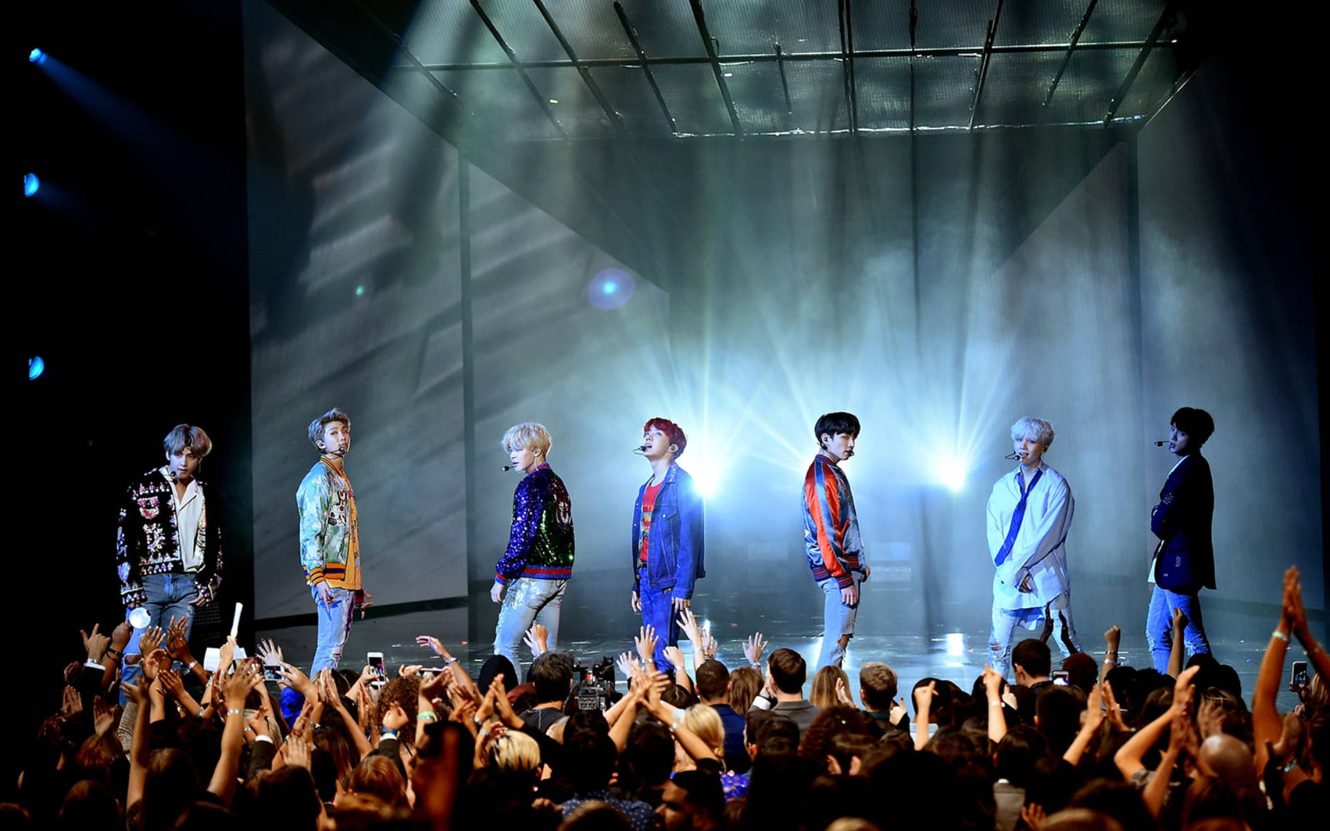 BTS-gruppebilde på scenen Bakgrunner