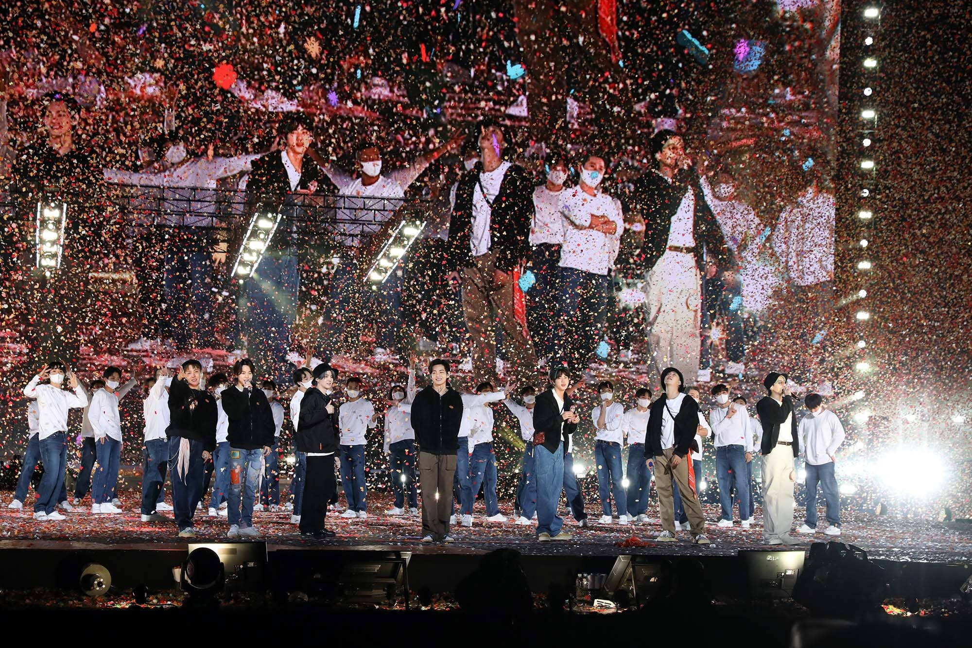 BTS-konsert konfettiregn Bakgrunner