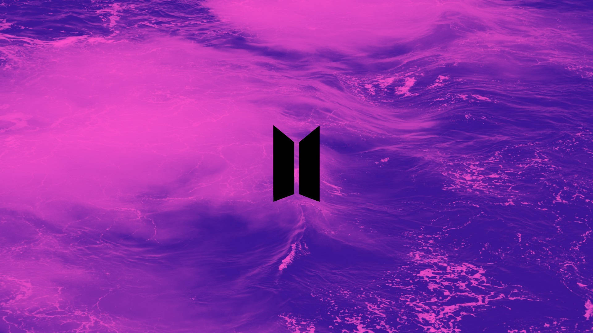 BTS-logo på skyer over hav – laptop Bakgrunner