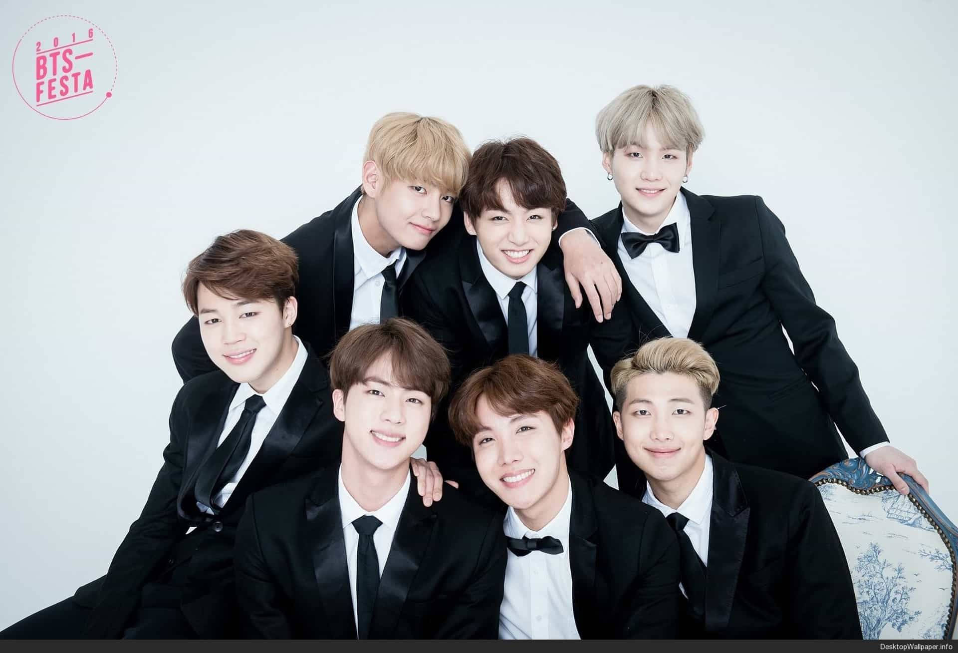 BTS Svart Dress 2020 — Bts gruppebilde GIF Bakgrunner