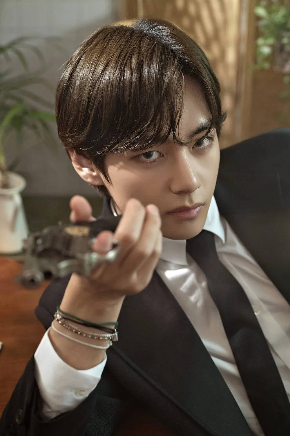 BTS V holder pistol Bakgrunner