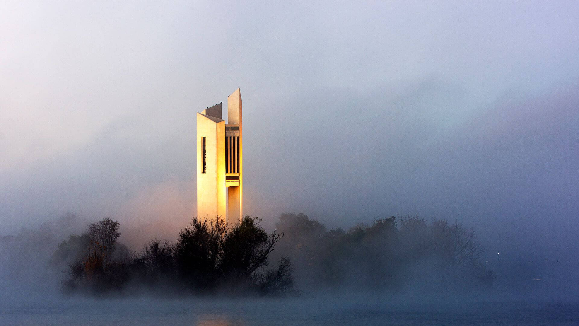 Canberra National Carillon I Tett Tåke Bakgrunner