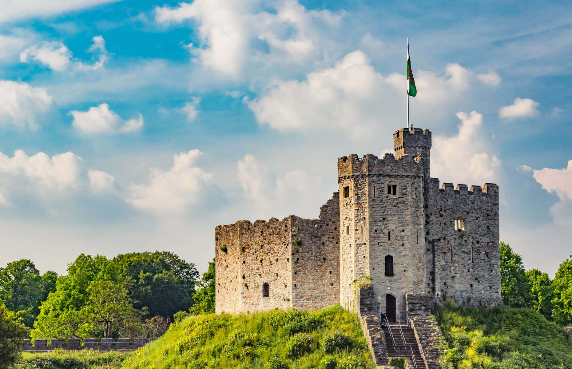 Cardiff Castle omgitt av trær Bakgrunner