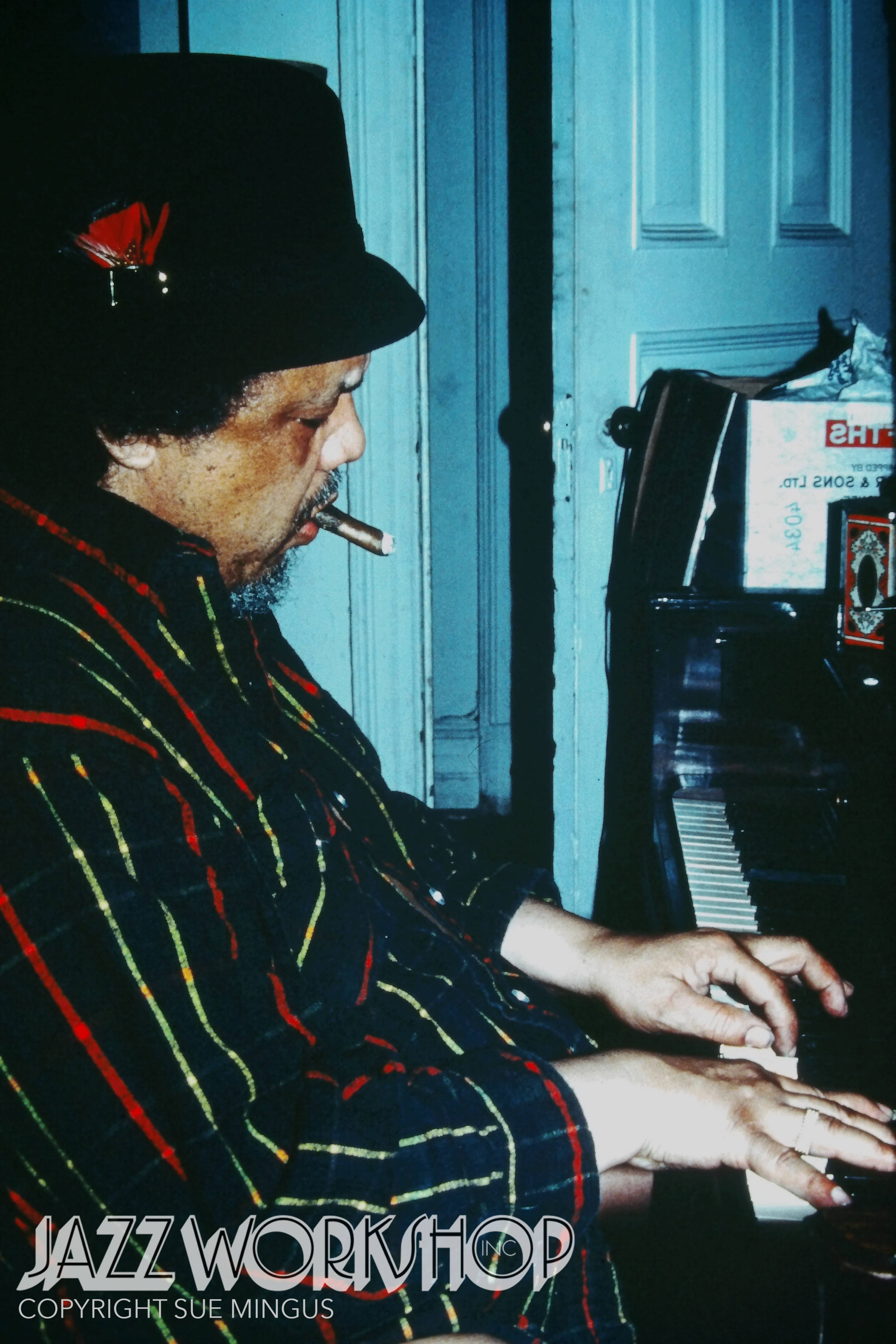 Charles Mingus spiller piano Bakgrunner