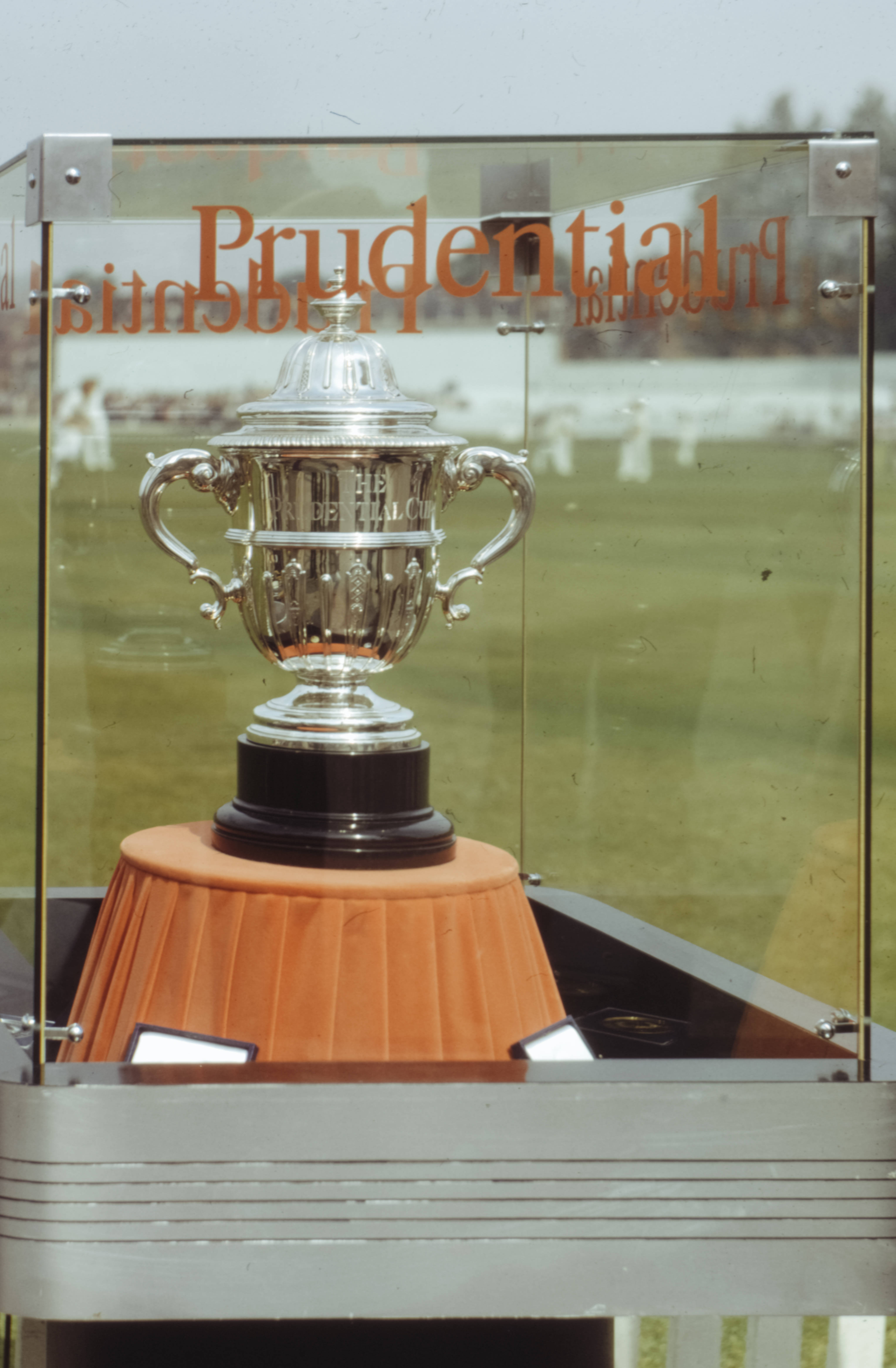 Cricket Prestigious Sølvtrofé Bakgrunner