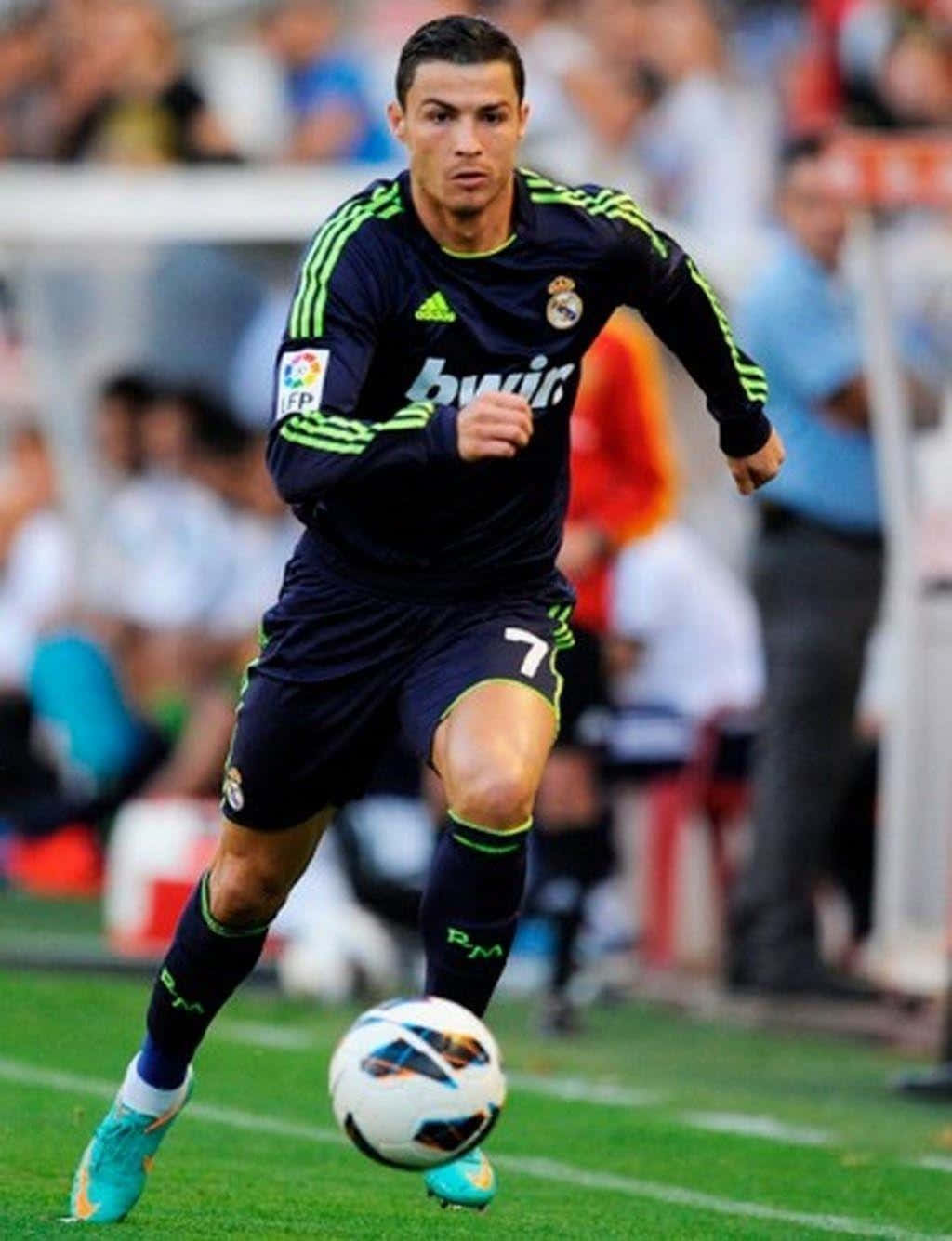 Cristiano Ronaldo tar kontroll over kampen. Bakgrunner