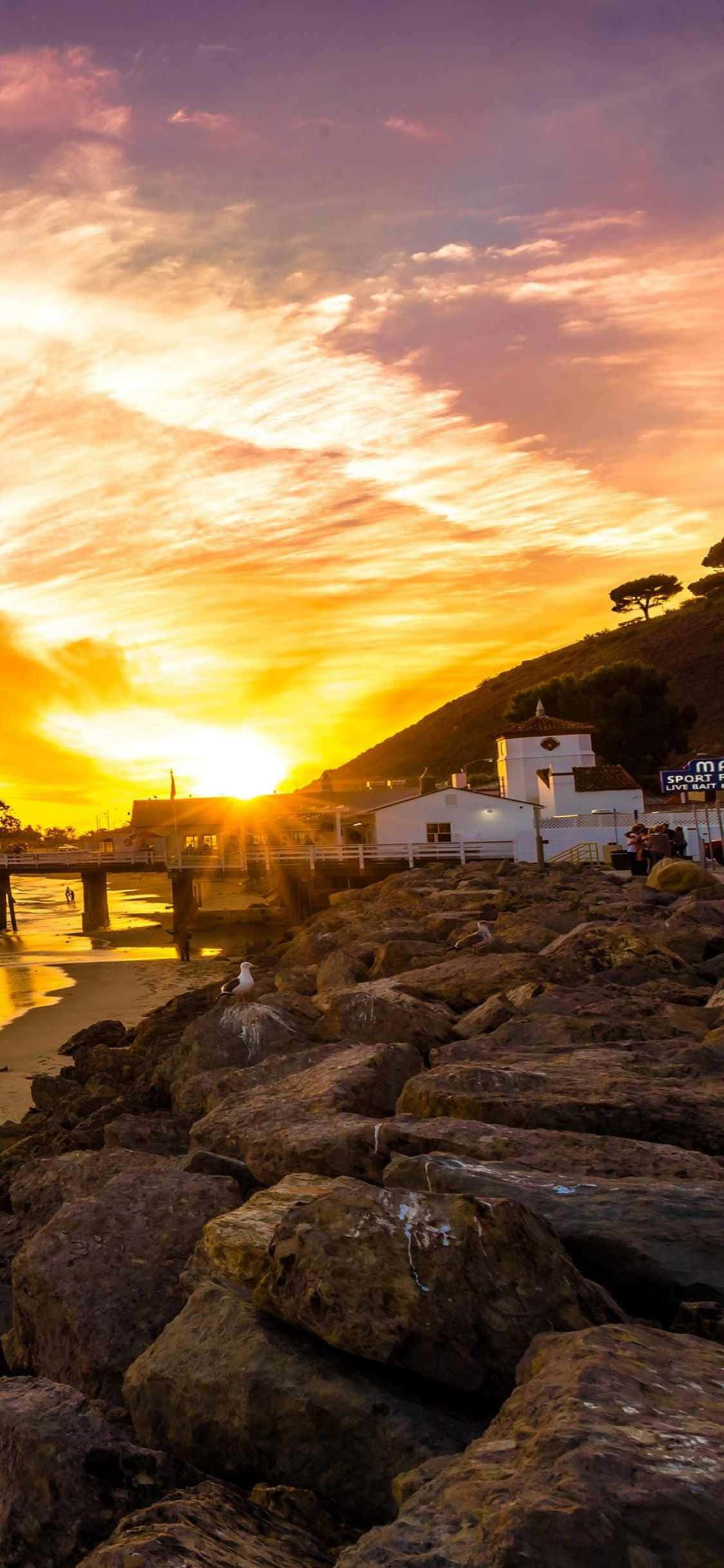 De gylne sandstrendene i Malibu ser enda bedre ut bak glasset på en iPhone Xs Bakgrunner