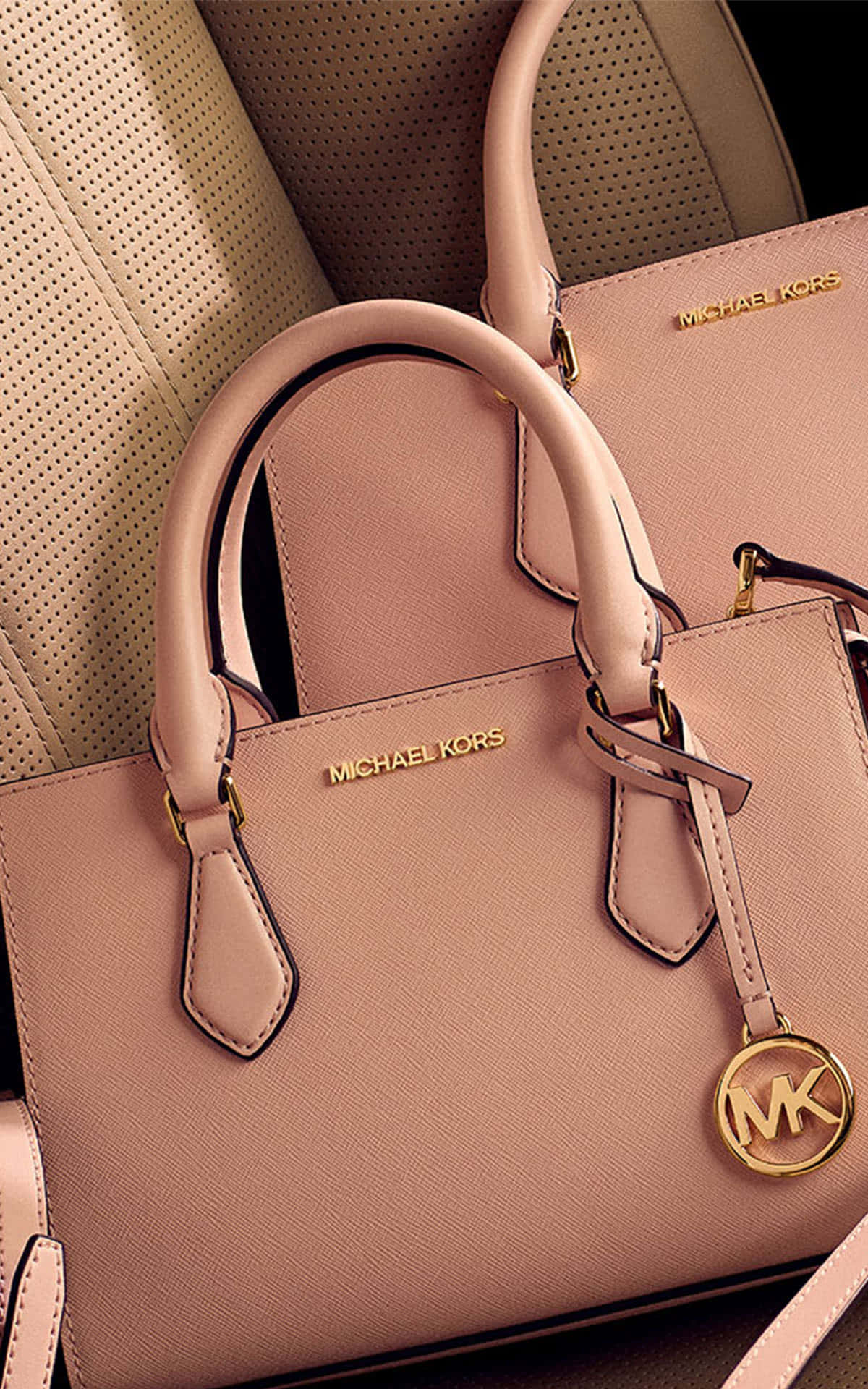 De nyeste produktene fra Michael Kors vil tilføre stil til enhver garderobe. Bakgrunner