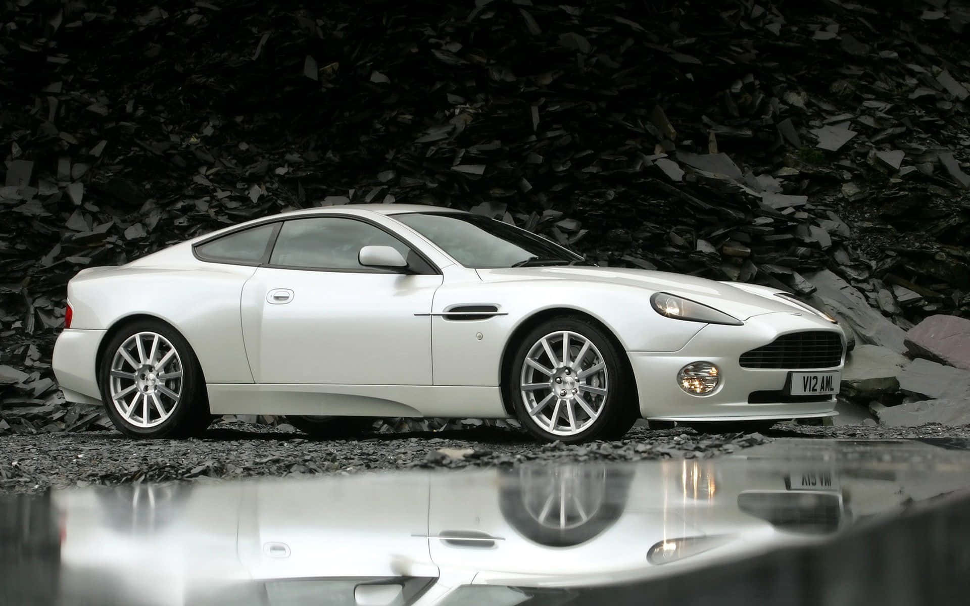 Den luksuriøse og kraftfulle Aston Martin Vanquish Bakgrunner