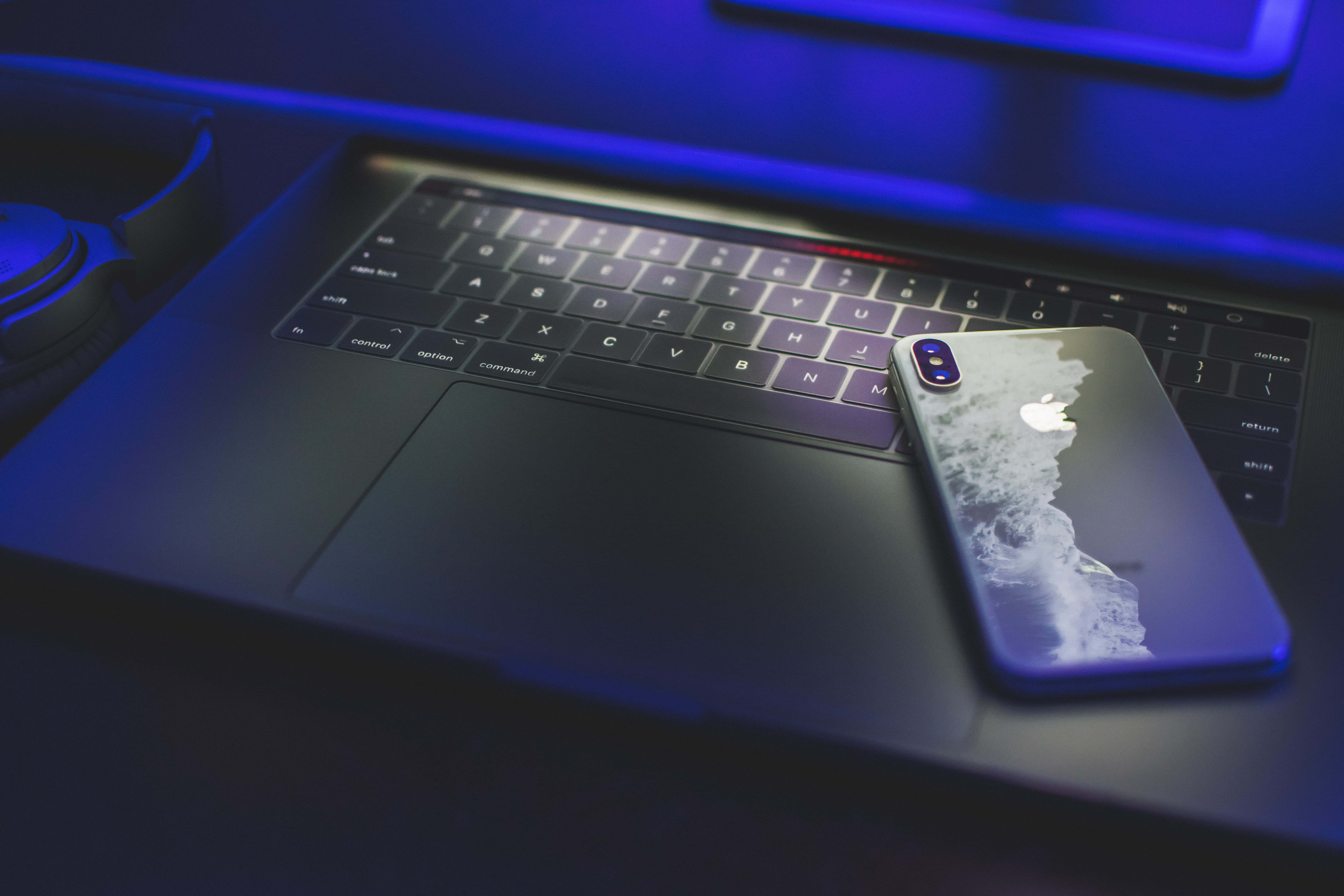 Den perfekte kombinasjonen av eleganse og kraft; den estetiske Macbooken! Bakgrunner