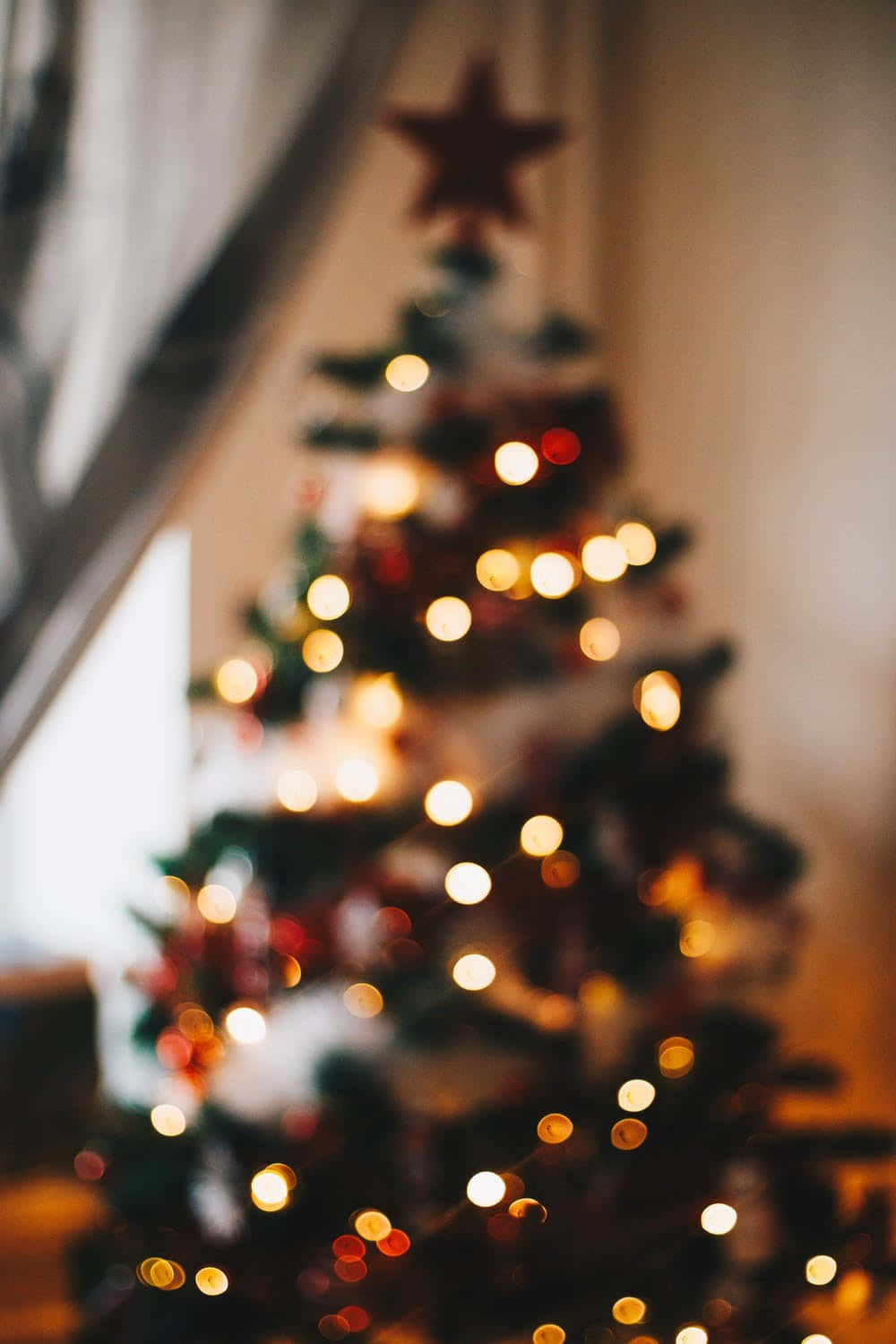 Denne festlige julebakgrunnen rammer inn telefonen din perfekt for høytiden. Bakgrunner