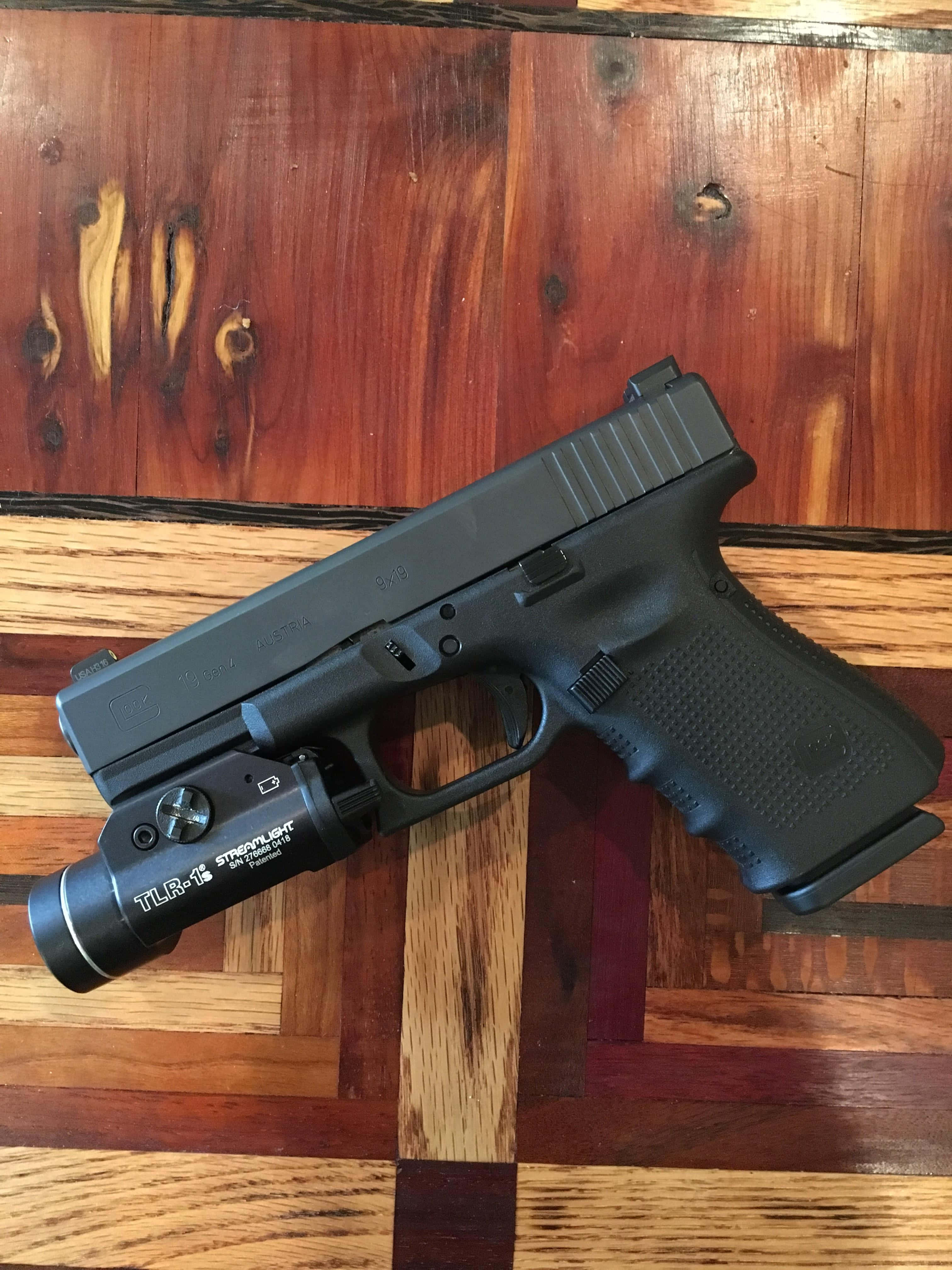 Denne Glock 19 står klar til bruk. Bakgrunner
