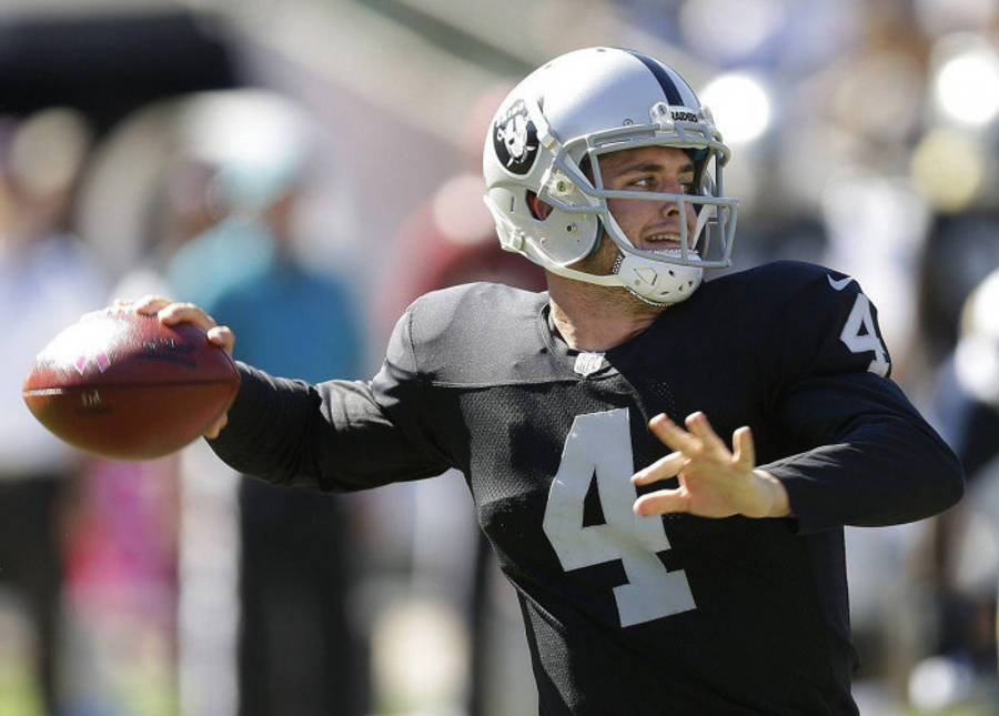 Derek Carr vurderer kastet Bakgrunner