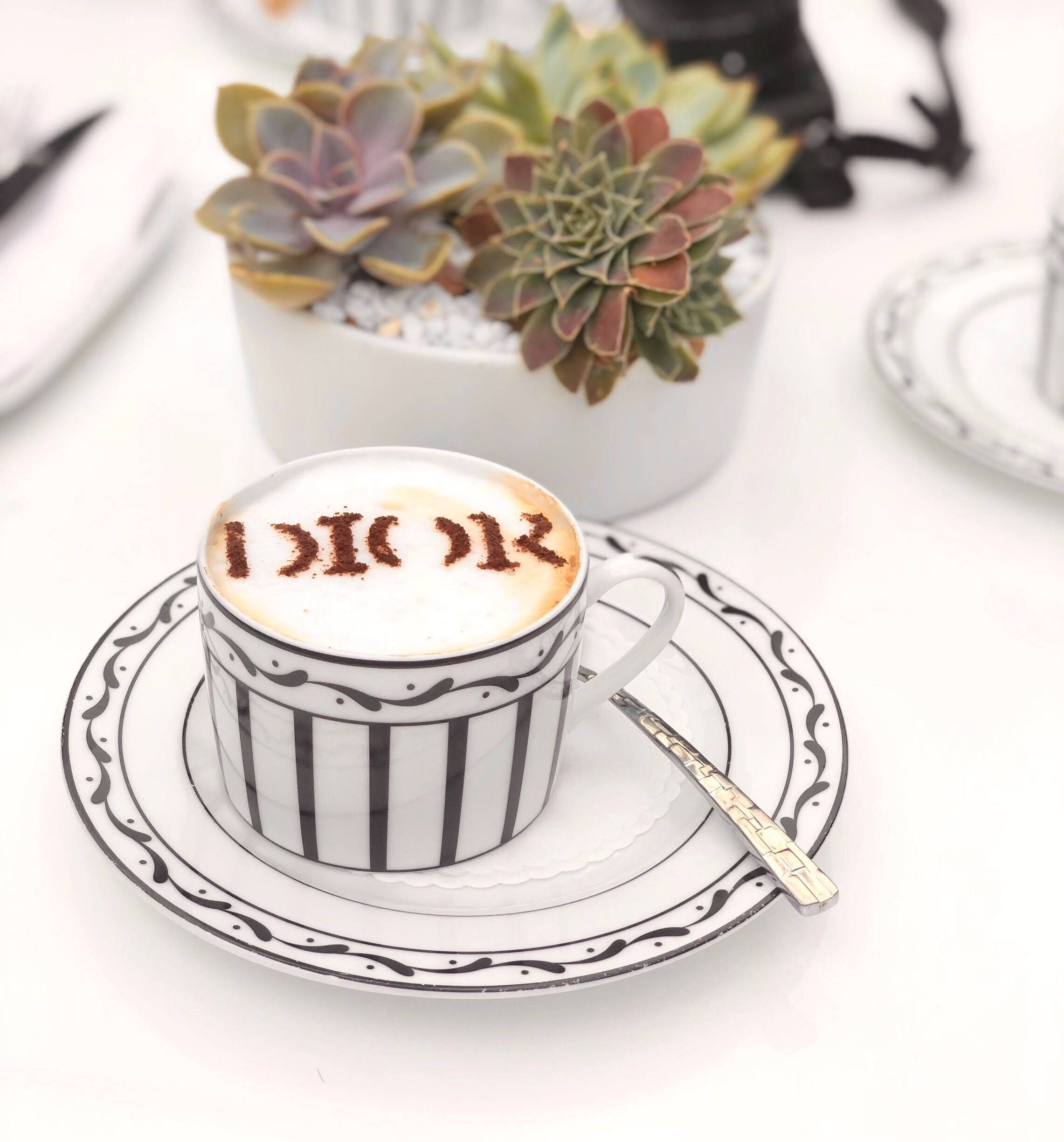 Dior Cafe Cappuccino Bakgrunner