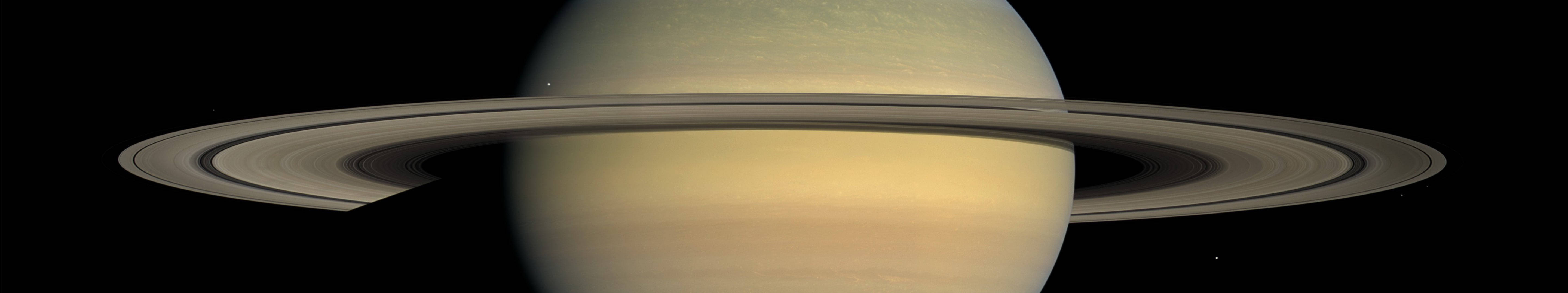 Dobbel skjerm Saturn 4K Bakgrunner