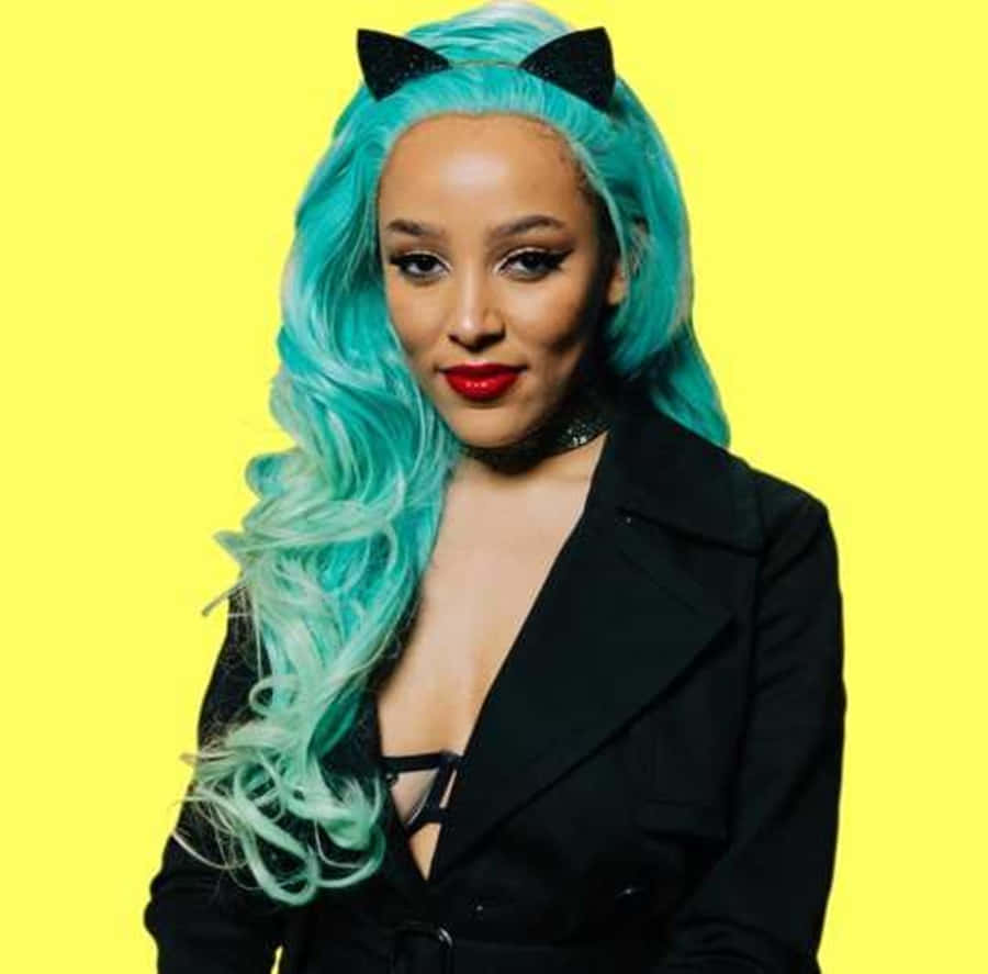 Doja Cat i fargerikt og stilfullt bilde. Bakgrunner