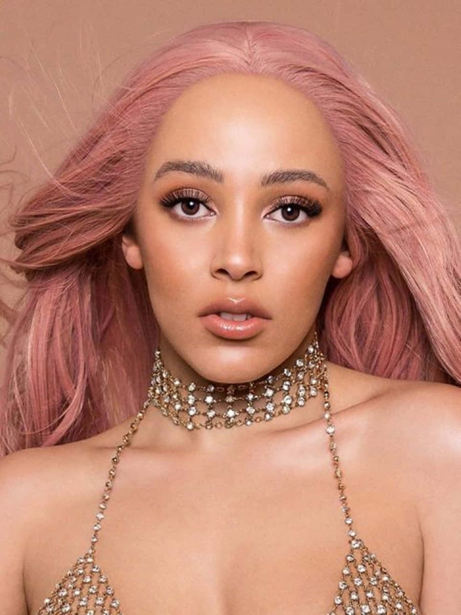 Doja Cat smiler lyst og stråler av positivitet og skjønnhet Bakgrunner