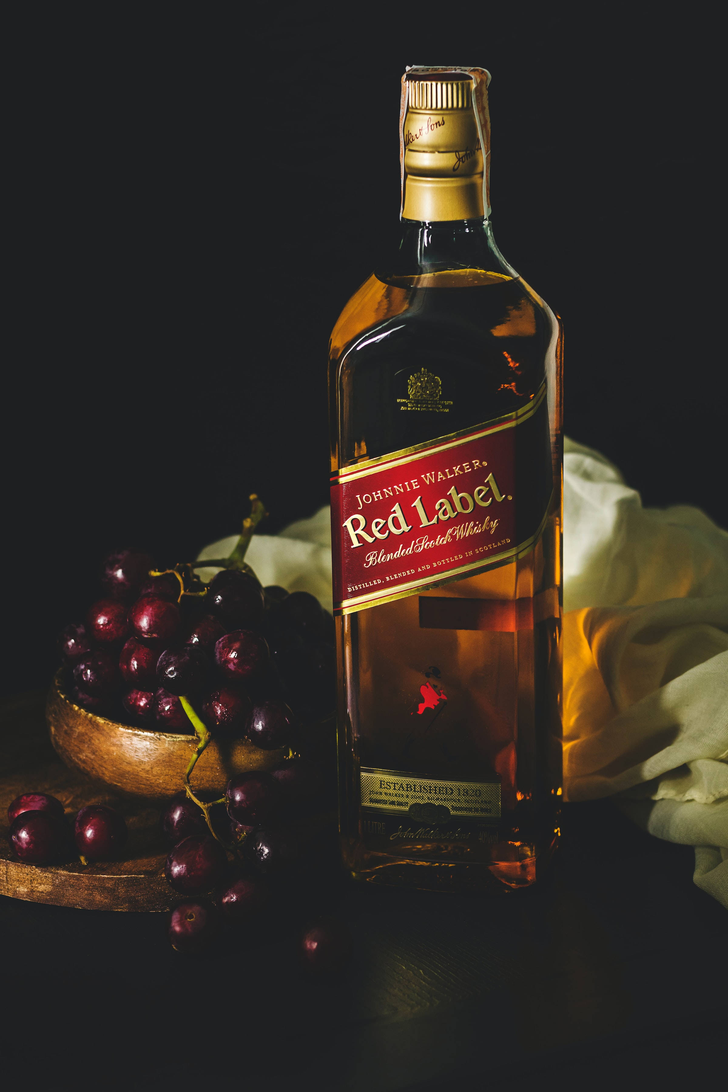 Eksklusiv Red Label Whisky med ferske kirsebær Bakgrunner