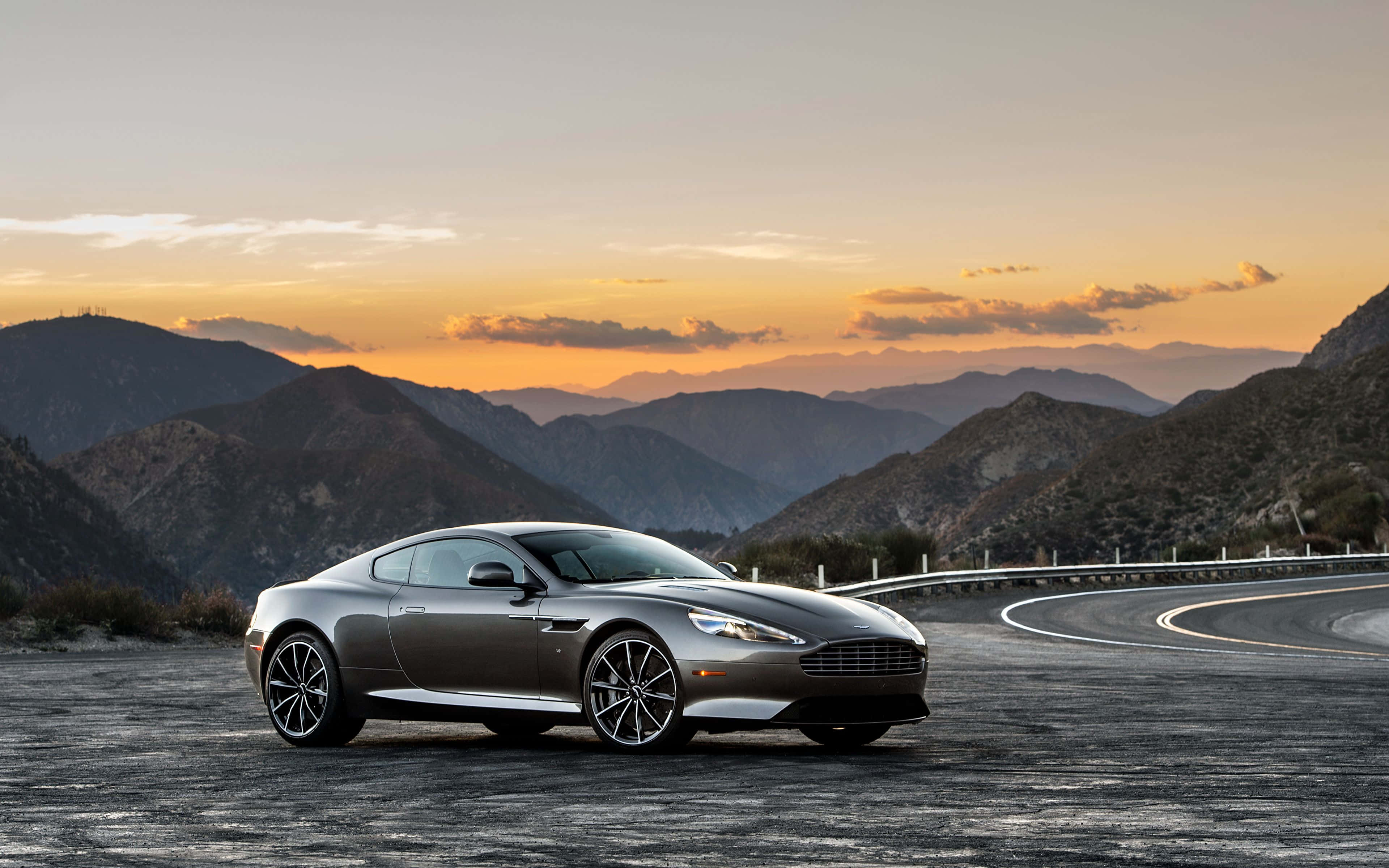 Elegant og stilig Aston Martin DB9 Bakgrunner