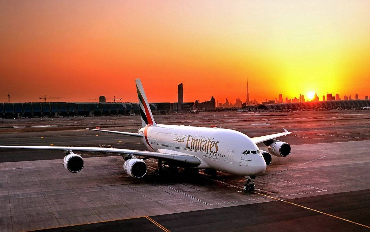 Emirates A380 og pittoresk solnedgang Bakgrunner