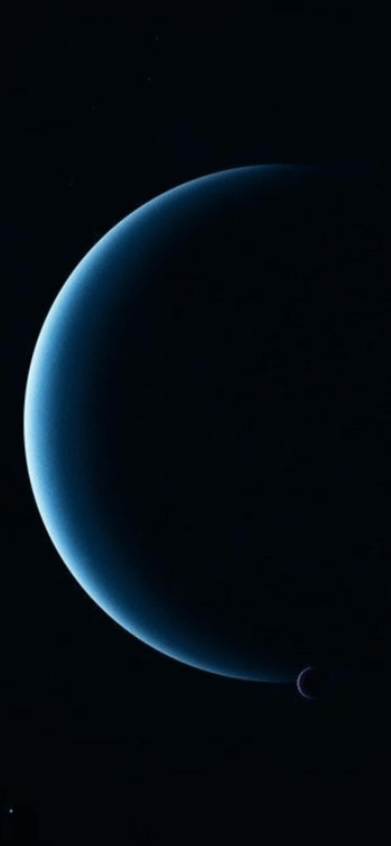en blå planet med en måne i bakgrunnen Bakgrunner