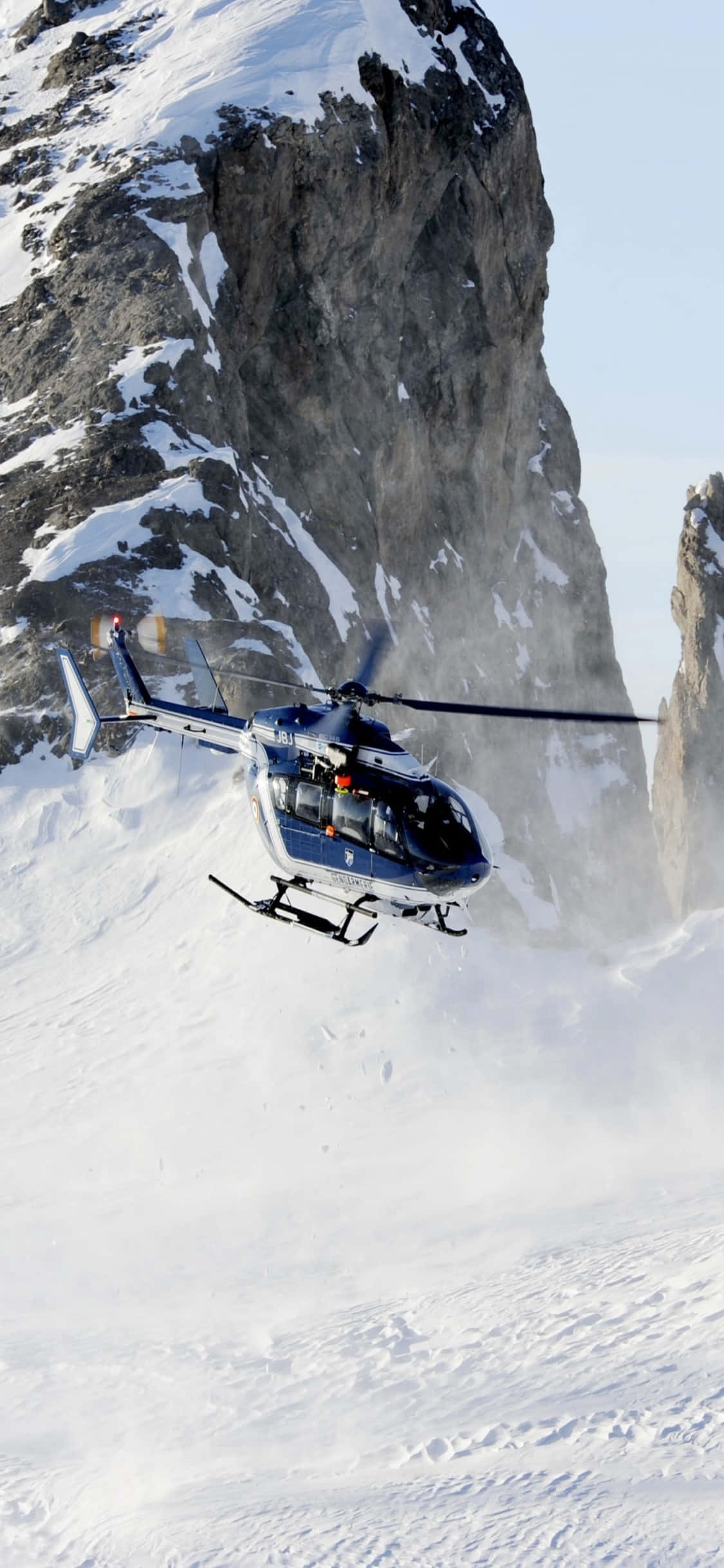 En fantastisk utsikt over helikoptre over et vakkert landskap, fanget på en iPhone Xs Bakgrunner